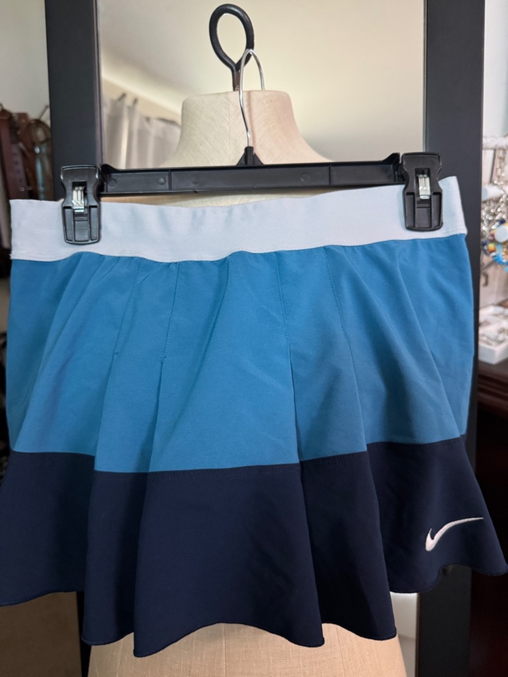 Nike White and Blue Colorblock Pleated Mini Skort- size M